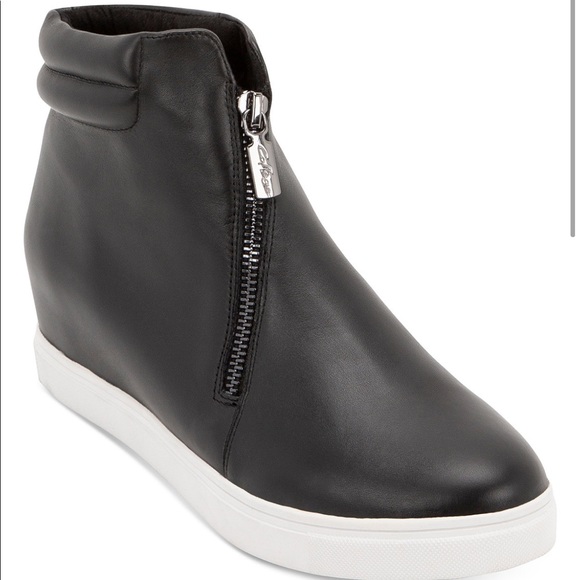 Aqua College Waterproof Sneakers, black Size 6 - Picture 1 of 6